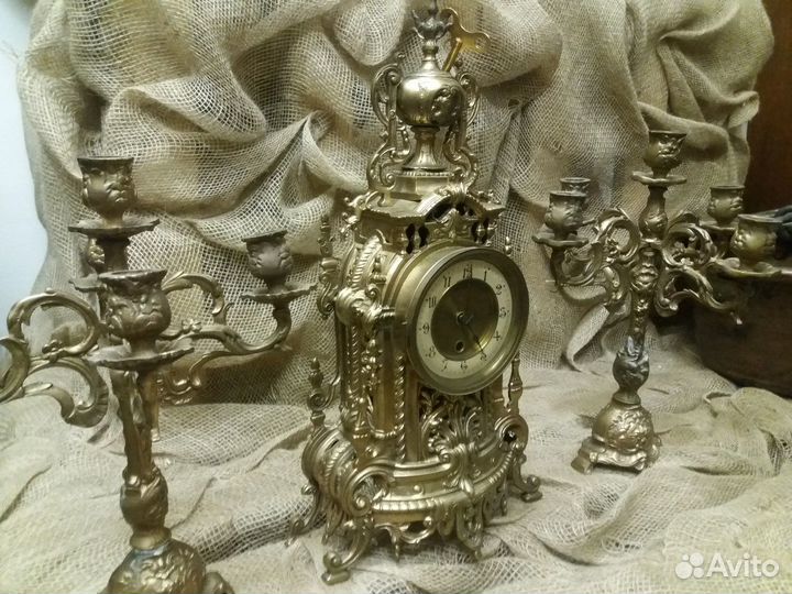 Часы каминные с канделябрами.Бронза