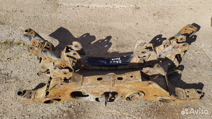 Подрамник задний Toyota Rav 4 30 кузов