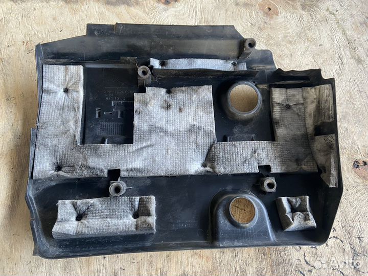 Декоративная крышка двигателя Toyota Corolla