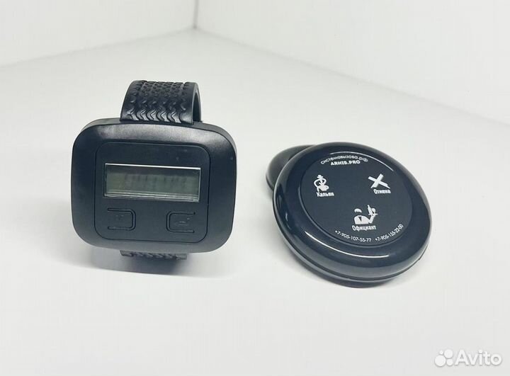 Часы и кнопки вызова официанта в ассортименте