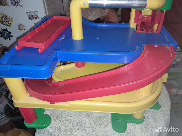 Детская парковка для машинок