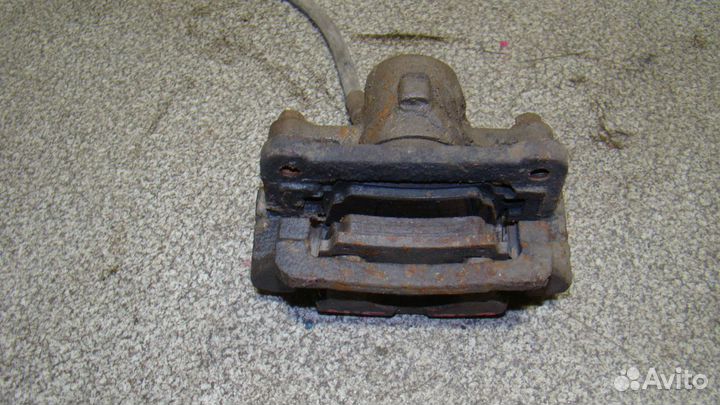 Суппорт задний правый Toyota Corolla (E120)