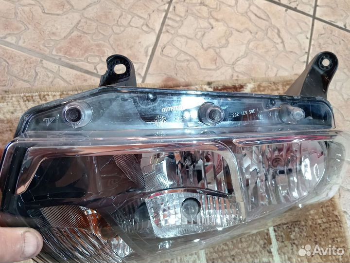 Фара передняя правая на рено сандеро 2 2014г