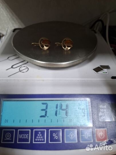 Золотые серьги с янтарем 583