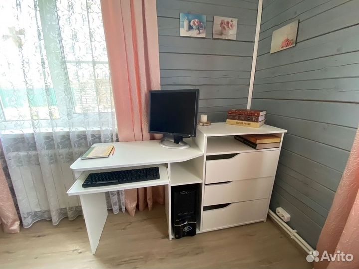Компьютерный стол Правый Белый