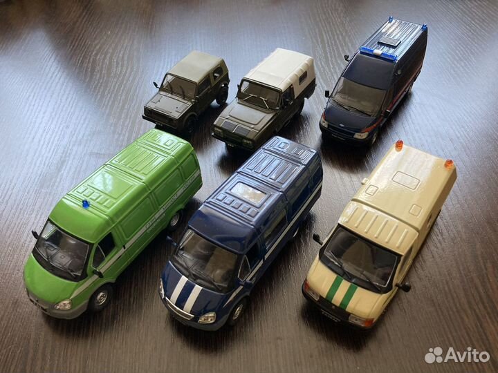 Модели автомобилей 1:43 (8 шт.)