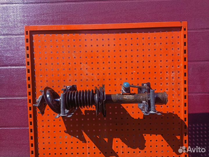 Амортизатор правый Mazda Tribute