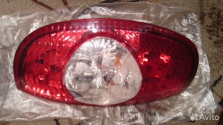 Задний правый фонарь на 
