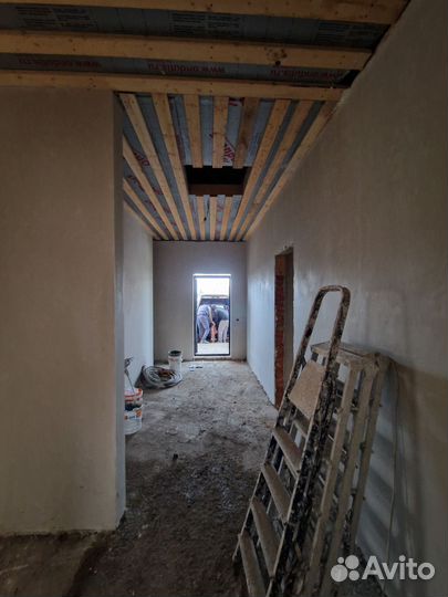 Механизированная стяжка пола и штукатурка стен