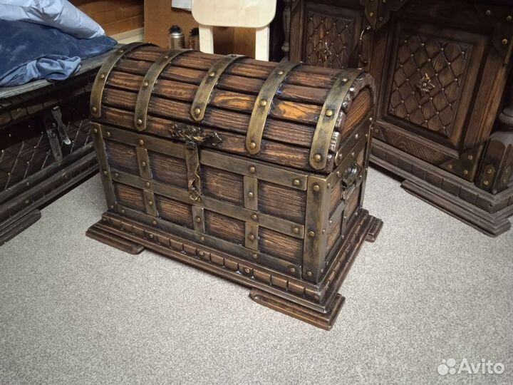 Сундук деревянный