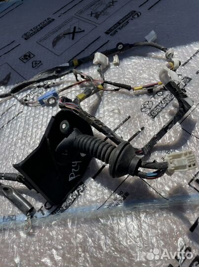 Проводка задней правой двери Land Cruiser 200