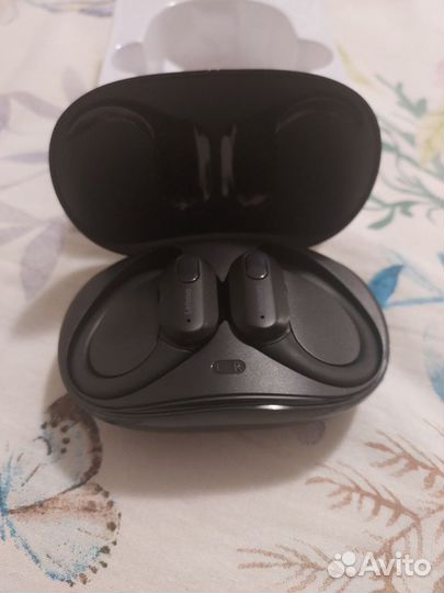 Новые беспроводные наушники Lenovo