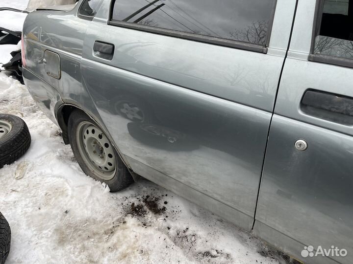 Дверь задняя правая лад приора