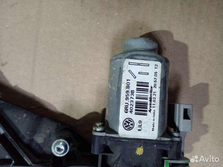 Стеклоподъемник передний левый Volkswagen Polo 5