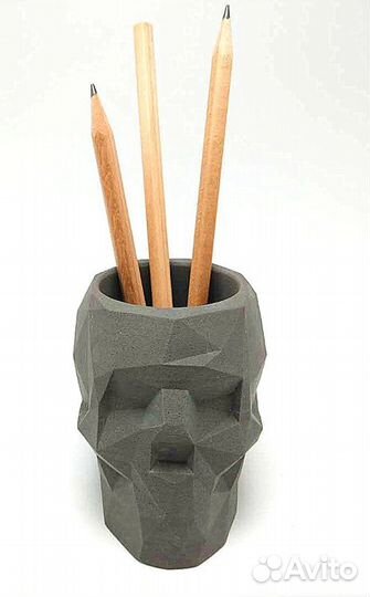 Декоративный череп из цементного раствора