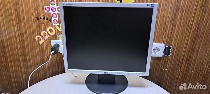 Монитор LG flatron L1950SQ