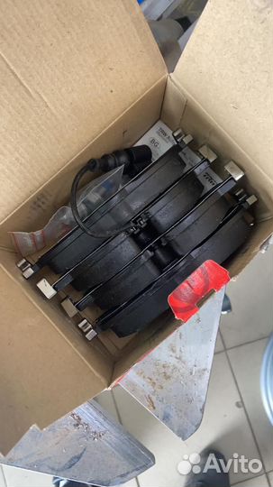 Тормозные колодки TRW GDB1956 VAG 5Q0698151AH