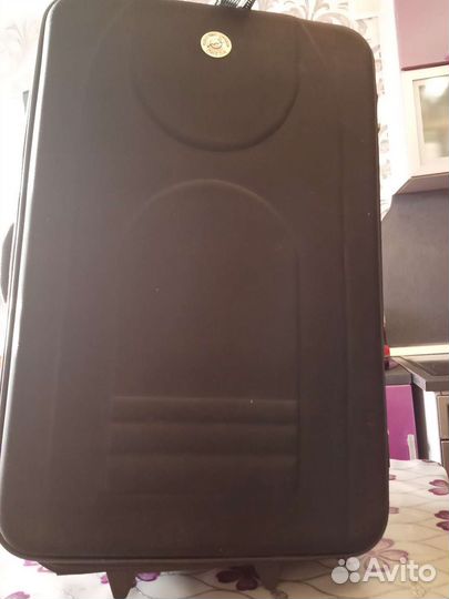 Чемодан на колесах на реставрацию