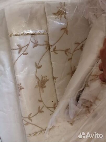 Светлое покрывало и шторы, наволочки