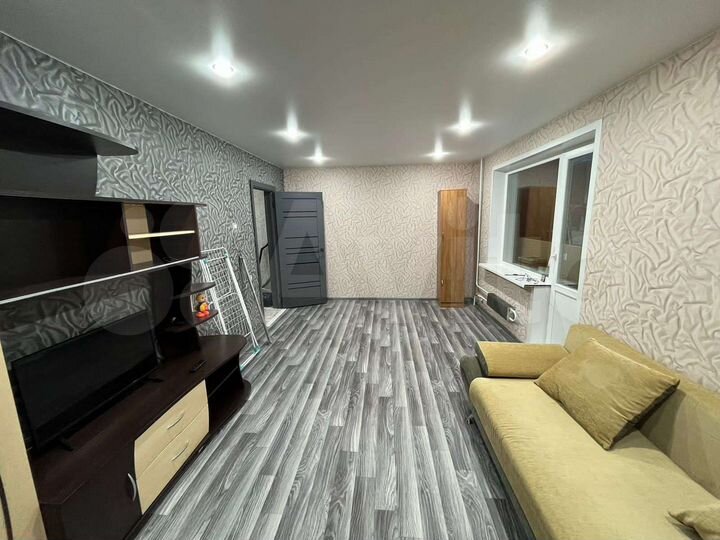 2-к. квартира, 48 м², 1/9 эт.