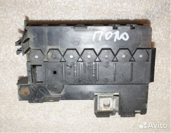 Блок предохранителей подкапотный Volkswagen Polo