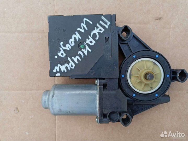 Моторчик стеклоподъемника Skoda Octavia A5