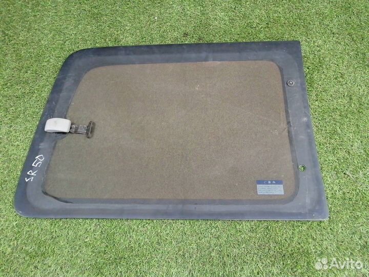 Стекло собачника заднее левое Toyota Town Ace Noah