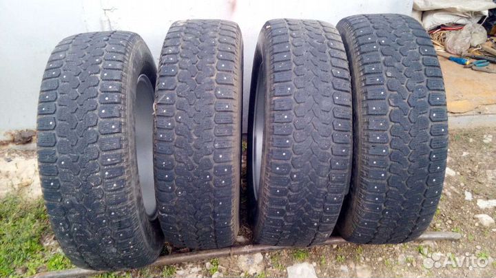 Yokohama Ice Guard Stud IG55 215/70 R16