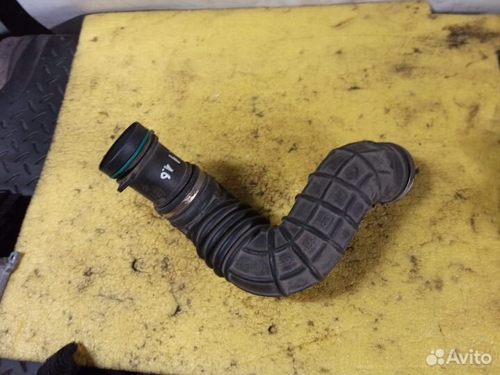 Патрубок воздушного фильтра Ford Focus 1