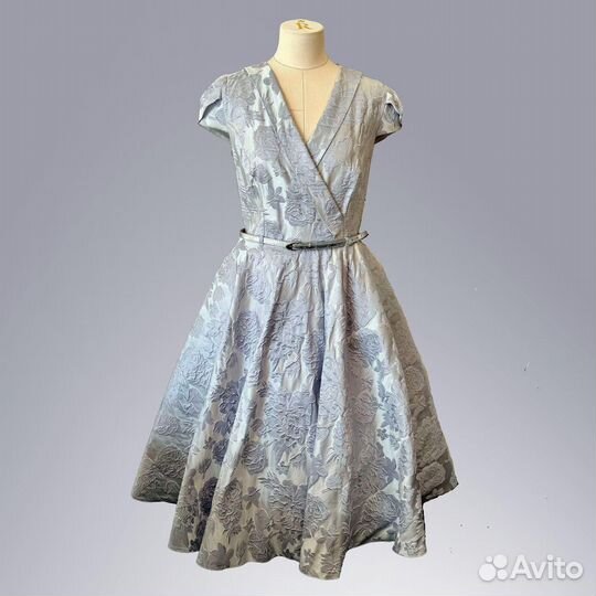 Изящное платье