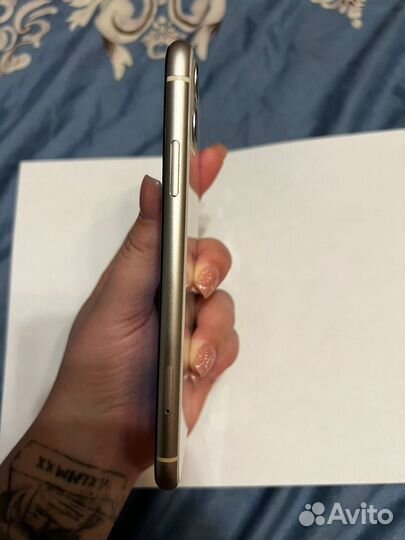 Телефон iPhone 11