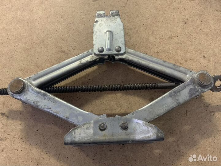 Домкрат б/у Nissan X-Trail T30 Ниссан Т30