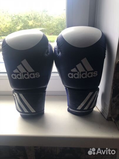 Боксерские перчатки adidas