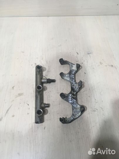 Рейка топливная рампа Ауди А6 С6 3.2 AUK