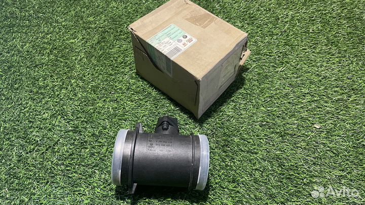 Расходомер воздуха Audi A4 S4 A6 S6 A8 VW Passat