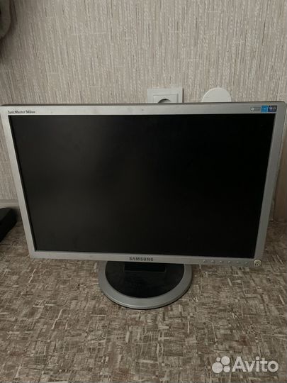 Монитор Samsung 940NW