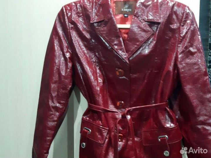 Курточка лаковая