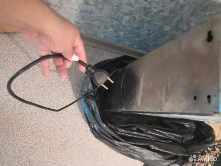 Кухонная вытяжка 80см