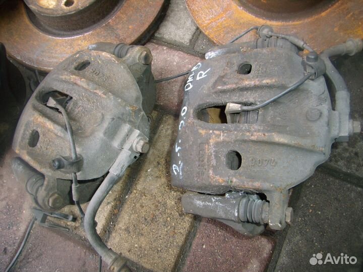 Опель омега B передние тормозные супорта