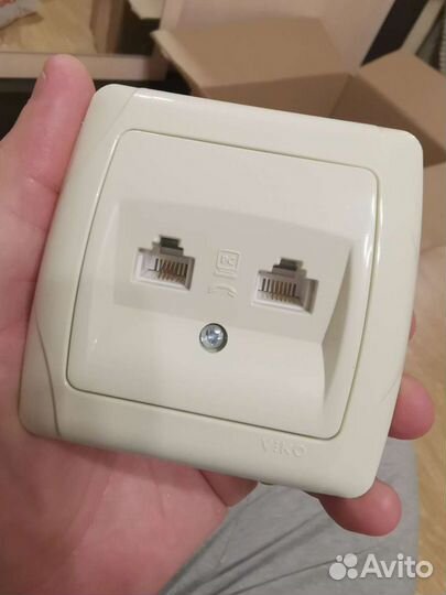 Розетка настенная