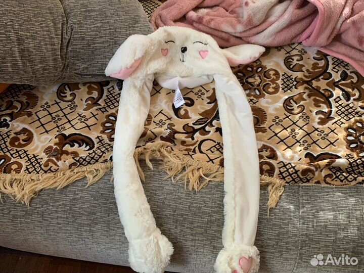 Шапка с двигающимися ушками