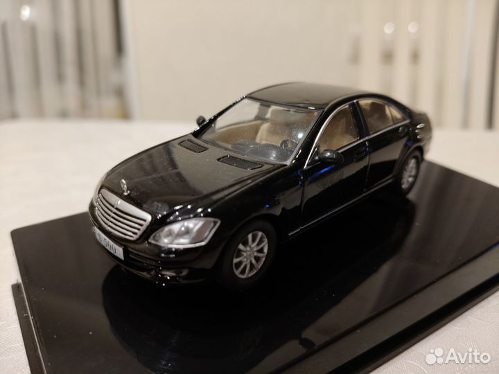 Mercedes C-class 1:43 от dea