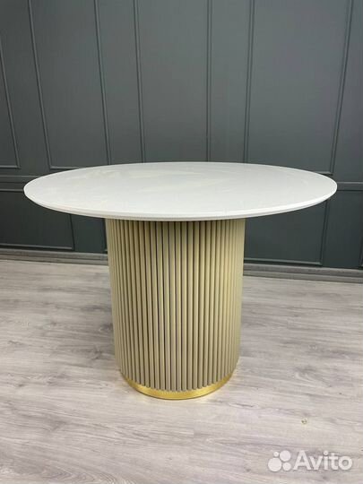 Стол обеденный круглый новый