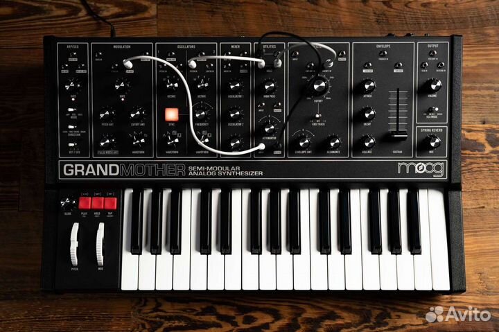 Moog Grandmother Dark