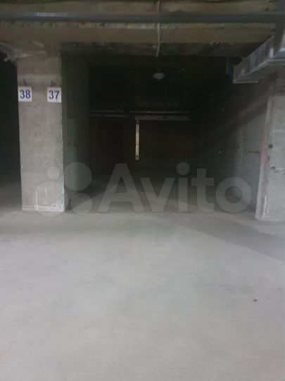 Машиноместо, > 30 м²