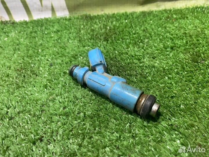 Форсунка топливная Toyota Yaris 1SZ-FE 2003