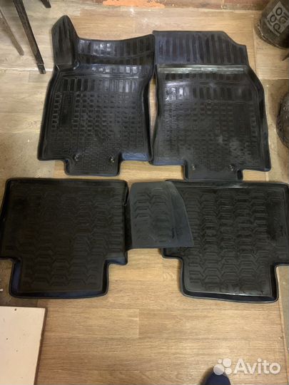 Автомобильные коврики резиновые
