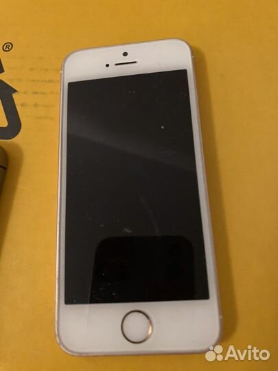 Телефон iPhone se на запчасти