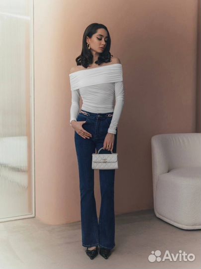 Женская кофта с открытыми плечами