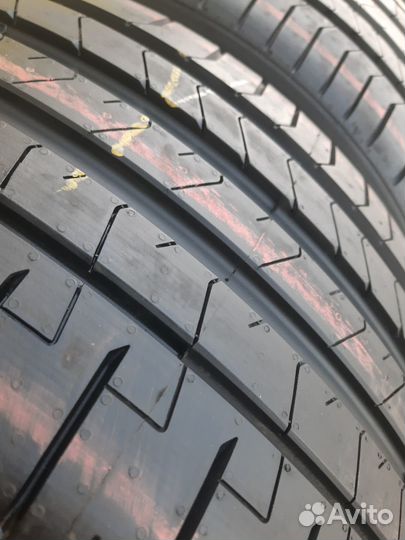 Pirelli P Zero PZ4 275/35 R20 102Y